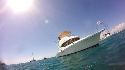 Gallery image of Yaku Wayra Charter in Playa Blanca