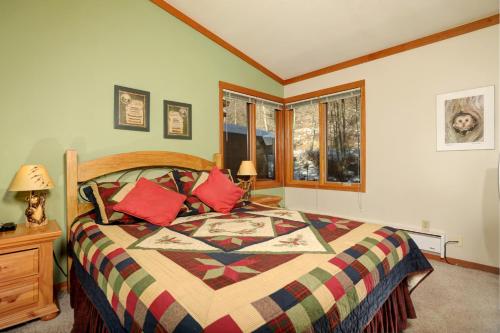 Postel nebo postele na pokoji v ubytování Aspen Ridge Condominiums by Keystone Resort