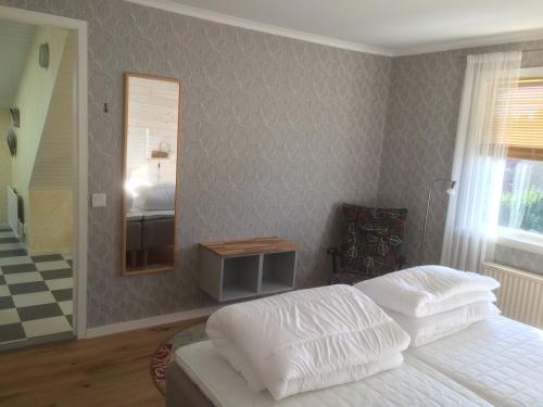 a bedroom with a bed and a mirror at Mittes Rum in Alingsås