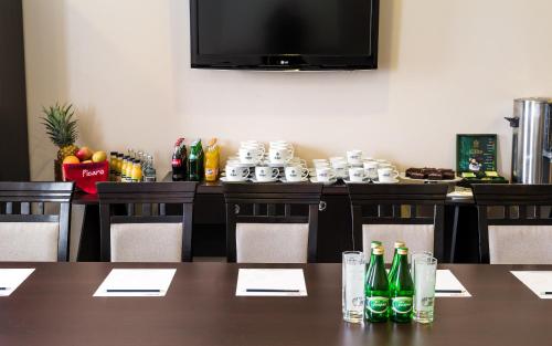 a conference room with a table with bottles on it at Hotel Picaro Kraśnik Dolny in Bolesławiec