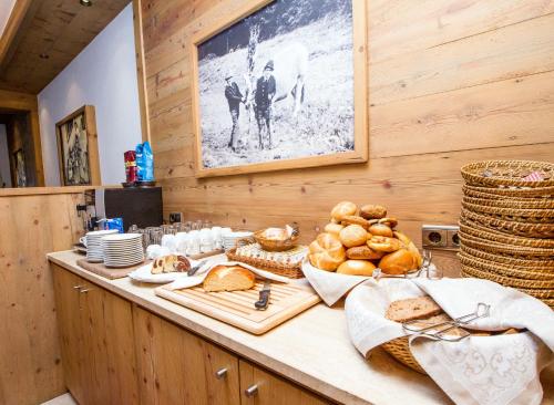 a counter with bread and other food on it at Die Seefelderin - Boutiquehotel St. Georg in Seefeld in Tirol