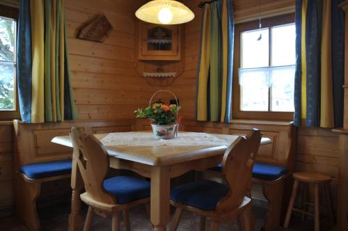 a dining room with a wooden table and chairs at Biobauernhof Tonimörtl in Mariapfarr