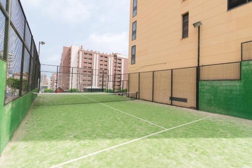 Tenis a/nebo squash v ubytování Edificio Puerta mitica nebo okolí