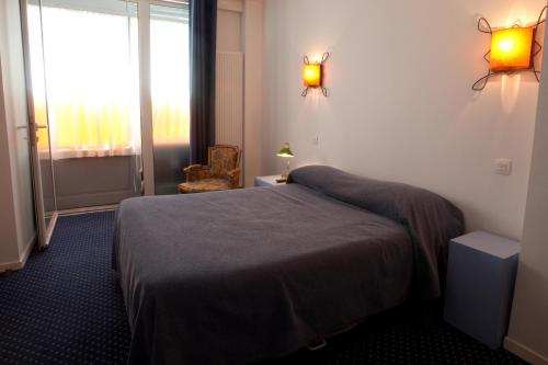 a hotel room with a bed and a window at Hostel20 Toulouse Wilson in Toulouse