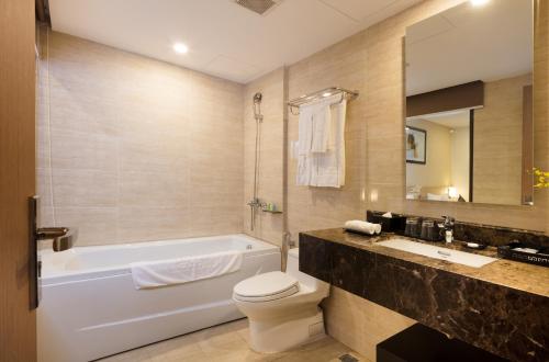 Sao Viet Nha Trang Hotel tesisinde bir banyo