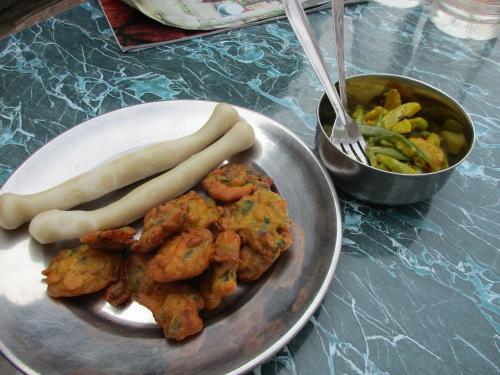 een bord eten met wat eten op tafel bij Bardia Community Homestay in Bardiyā
