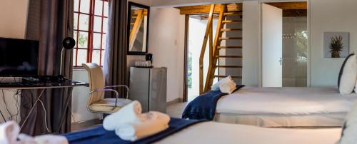 Ένα ή περισσότερα κρεβάτια σε δωμάτιο στο Out of Africa Guesthouse