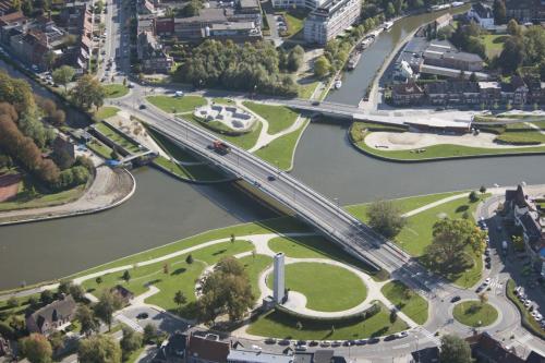 an aerial view of a bridge over a river at B&B Bloemenweelde in Kortrijk