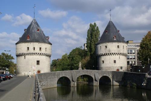 two white castles with black towers next to a bridge at B&B Bloemenweelde in Kortrijk
