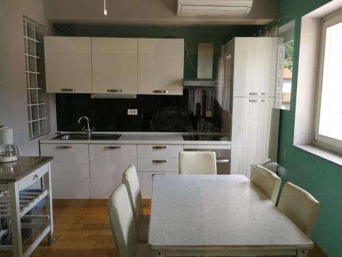 Afbeelding uit fotogalerij van Apartments Zlatko Delic in Ika