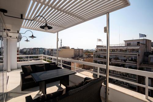 Unique 3-Bed, 3-Bath Apt with Acropolis Views SG69