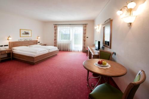 Postel nebo postele na pokoji v ubytování Hotel Greifenstein