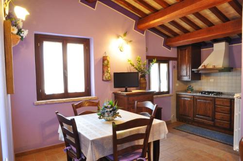 a kitchen and dining room with a table and chairs at Agriturismo Arcobaleno della Torretta in Giano dellʼUmbria