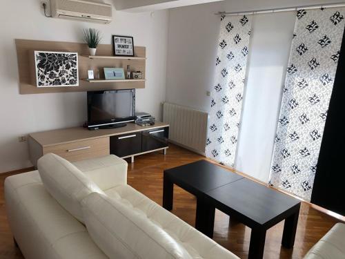 Apartment NEEA Stinjan -free parking tesisinde bir oturma alanı