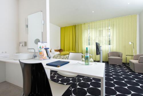 Tryp by Wyndham Frankfurt builder 2