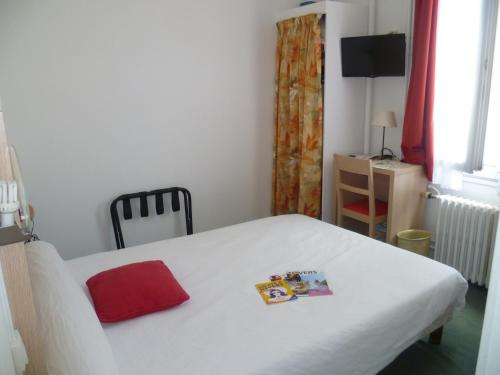 Katil atau katil-katil dalam bilik di Hôtel Beauséjour