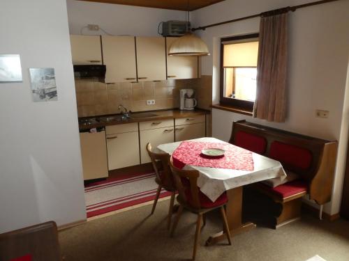 A kitchen or kitchenette at Almblick Appartements