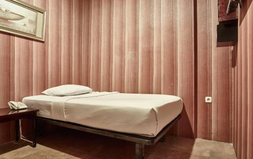 Twins Hotelにあるベッド
