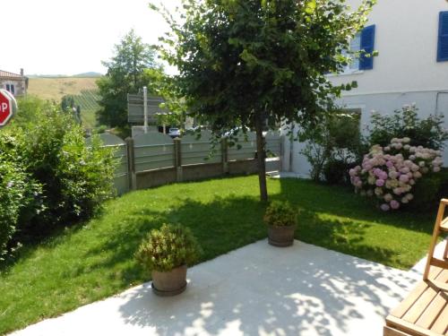 Φωτογραφία από το άλμπουμ του Les Volets Bleus σε Le Perréon