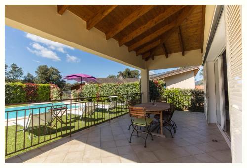 Bazén v ubytování Villa 4 étoiles Sole di Corsica nebo v jeho okolí