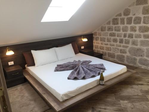 Кровать или кровати в номере Apartment Radimiri