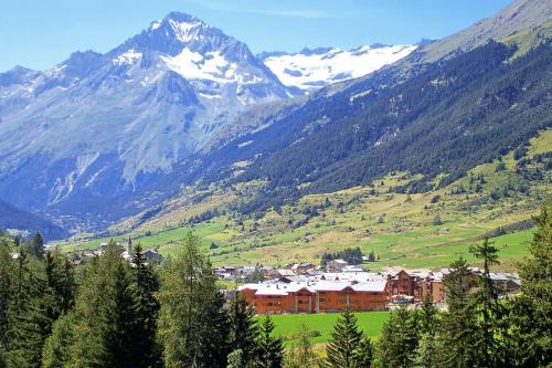 a town in a valley with mountains in the background at Résidence Les Balcons De Val Cenis Le Haut in Lanslevillard