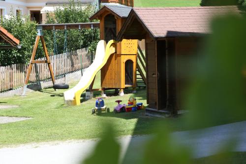 Ο χώρος παιχνιδιού για παιδιά στο Appartments am Esslgut