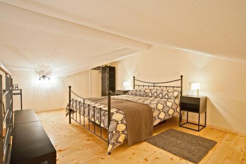 um quarto com uma cama num quarto em Casa Mia apartment em Vodnjan