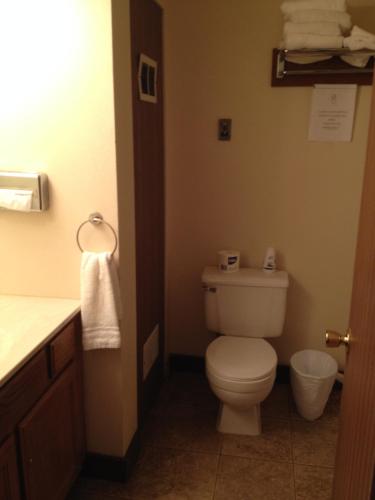 A bathroom at Elk Creek Resort
