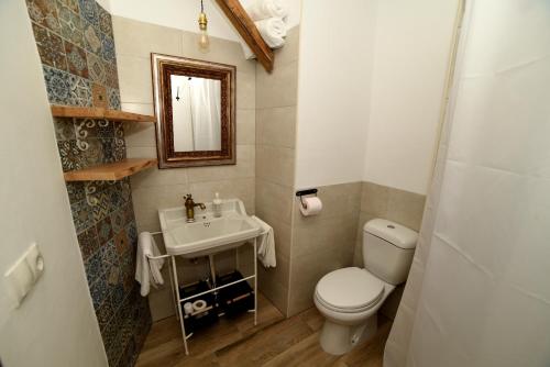 Bilik mandi di Casa Las Tinajas