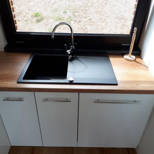 Una cocina o zona de cocina en Chata Lesní
