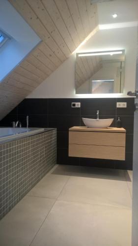 a bathroom with a sink and a mirror at Atelier im Huus Hillig-Geist in Flensburg