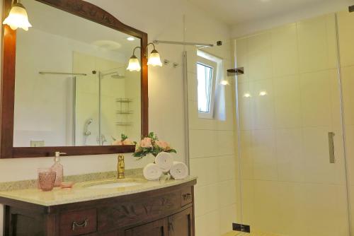 Phòng tắm tại ARILLAS HILLSIDE VILLA 3 - Provence