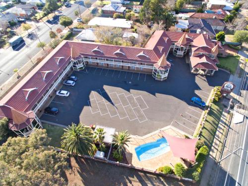 an overhead view of a house with a swimming pool at Abel Tasman Motor Inn in Dubbo
