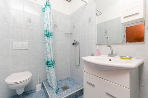 Koupelna v ubytování Apartments Luka