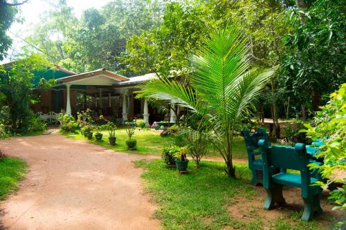 Taman di luar Sigiri Lodge