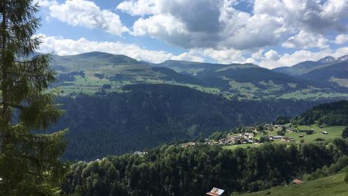 a view of a valley with trees and mountains at Christall in Andest