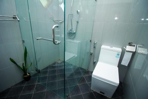 Ένα μπάνιο στο Dedunu Home Bentota