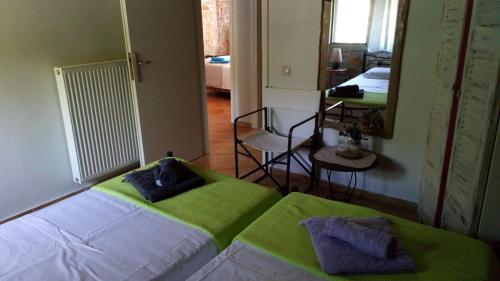 a bedroom with two twin beds and a mirror at Pili Country House in Pili