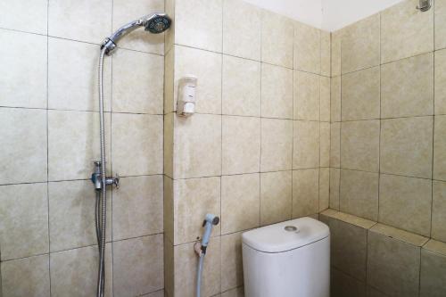 Dewi Depok Apartment Margonda Residence 2 tesisinde bir banyo