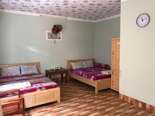 Katil atau katil-katil dalam bilik di Nhon Ly Homestay