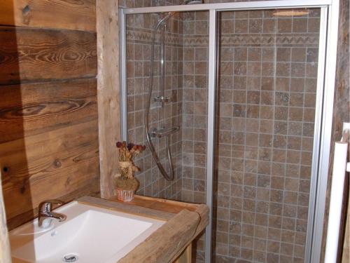ห้องน้ำของ Cosy Chalet in Champagny-en-Vanoise near Ski Area