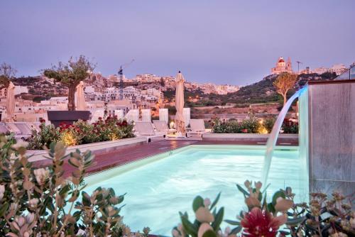 La alberca dentro o cerca de Luna Holiday Complex