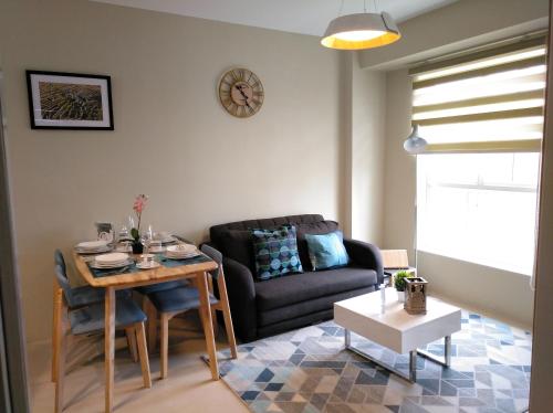 Posezení v ubytování 2BR avida tower near NAIA airport