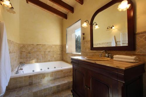 A bathroom at Petit