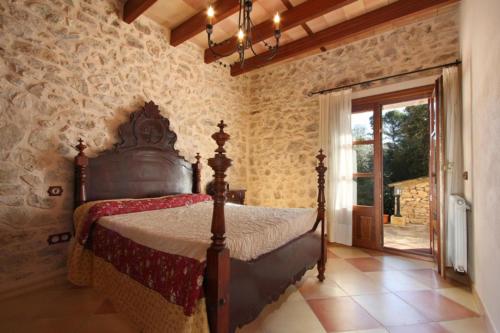 A bed or beds in a room at Petit