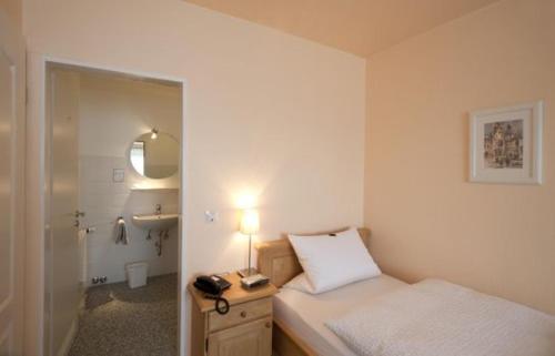 Giường trong phòng chung tại Hotel-Pension Hommen