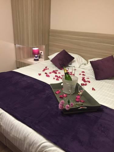 HOtello guest suitesにあるベッド