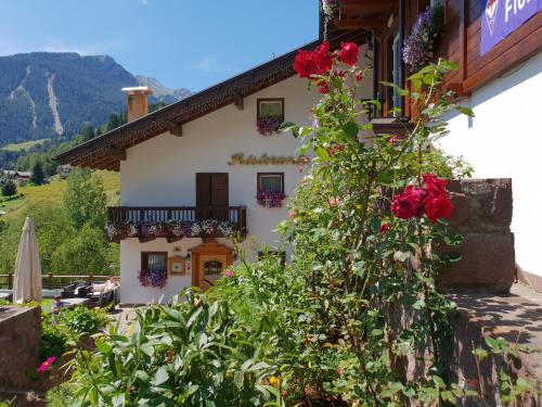 Gallery image of Debra Park Hotel in Moena