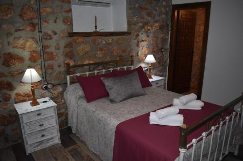 a bedroom with two beds and a mirror at Casa Fraskito in Iznájar